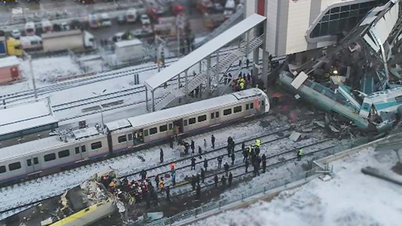 Число погибших при столкновении поездов в Анкаре возросло до 9 человек