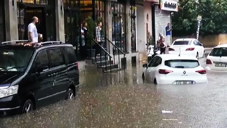 Ливень привел к подтоплению районов Стамбула