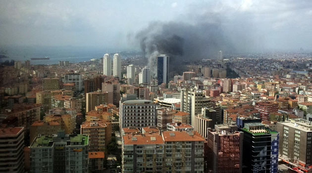 В Стамбуле горит 42-этажная высотка