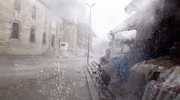 В Турции проливные дожди привели к подтоплениям в ряде городов