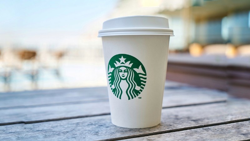 В Адане мужчина открыл огонь по кофейне Starbucks за поддержку Израиля