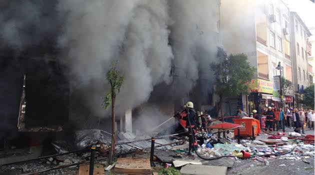 Губернатор: 5 человек погибли и 57 пострадали при взрыве в Измире