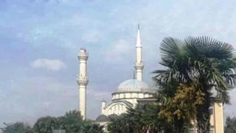 Минарет мечети в районе Авджылар в Стамбуле разрушился из-за землетрясения