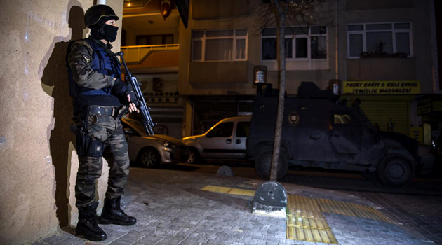 Турецкая полиция продолжает поиски террористов в Анталье