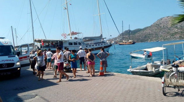 В турецком Мармарисе затонула лодка с туристами: трое погибли