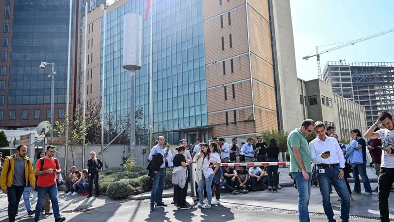В результате землетрясения в Стамбуле повреждены более 10 тыс. квартир, некоторые школы закрыты