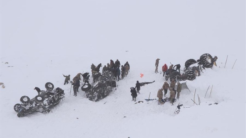 Число погибших при сходе лавины в восточной части Турции достигло 38