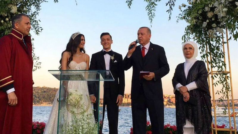 Эрдоган стал шафером на свадьбе Месута Озила
