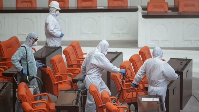 На фоне опасений из-за коронавируса, в Турции 11 законодателей поместили себя в добровольный карантин