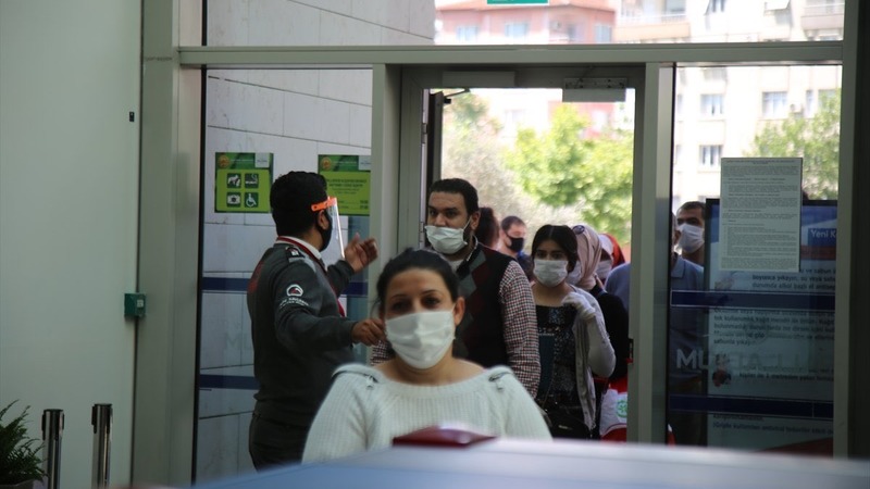 Число погибших от коронавируса в Турции превысило 4 тыс. человек