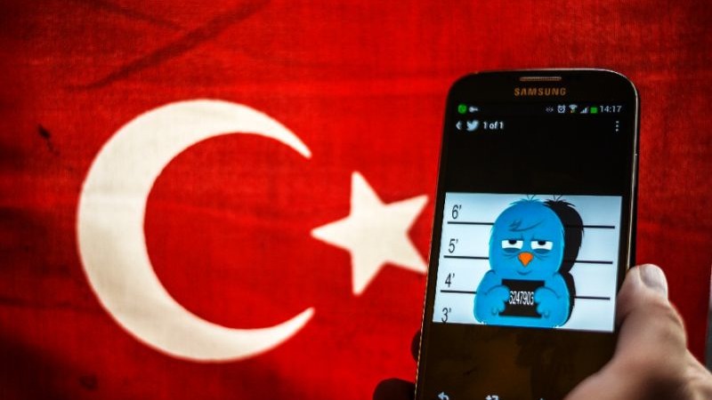 Власти Турции задержали 64 пользователя соцсетей за сообщения о коронавирусе