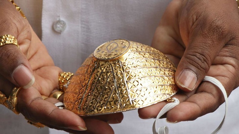 Турецкий ювелир создал золотую маску для невест во время пандемии