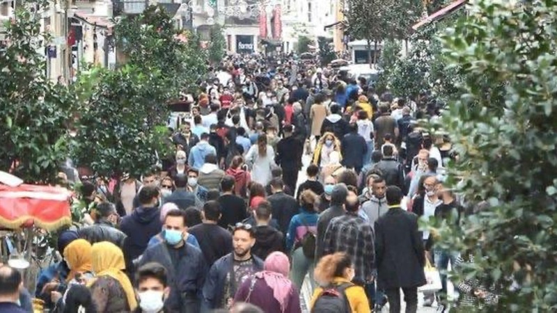 Министр здравоохранения Турции предупреждает людей избегать толп