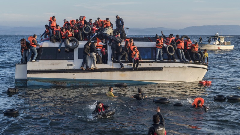 СМИ: Турция запретила беженцам переправляться в ЕС через Эгейское море