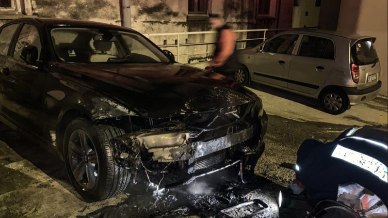 В Салониках подожгли две машины с турецкими дипломатическими номерами