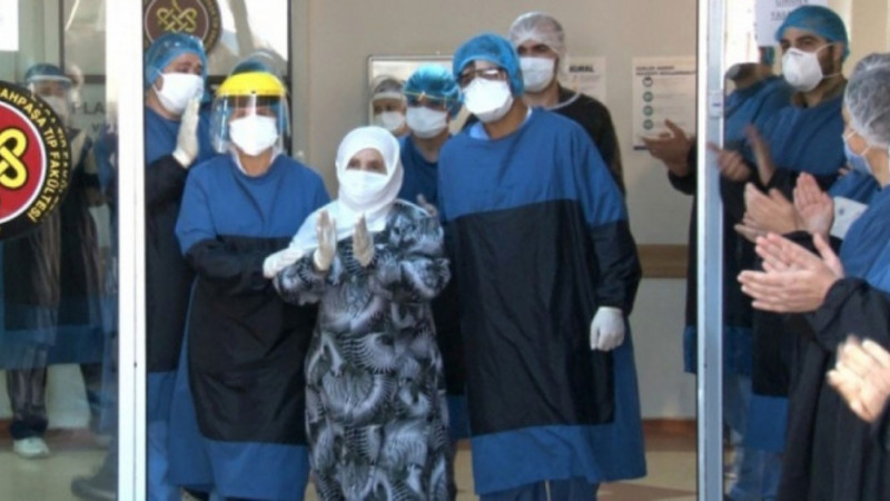 AFP: Выздоровление 93-летней женщины в Турции укрепило усилия по борьбе с коронавирусом
