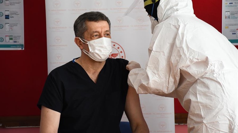 В Турции стартовала вакцинация учителей от COVID-19