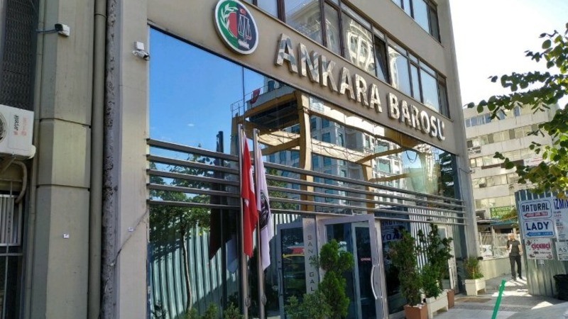 Коллегия адвокатов Анкары: Оказавшиеся под следствие защитники сталкиваются с нарушениями прав