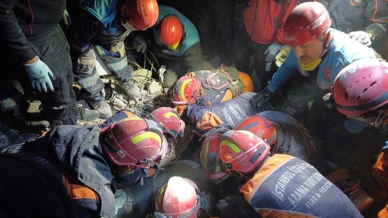 Строительные подрядчики арестованы после землетрясения в Измире