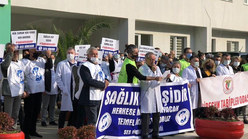 Медики в Турции провели забастовку против политики правительства — ВИДЕО