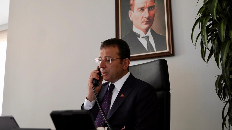 Мэр Стамбула призвал ввести полный карантин