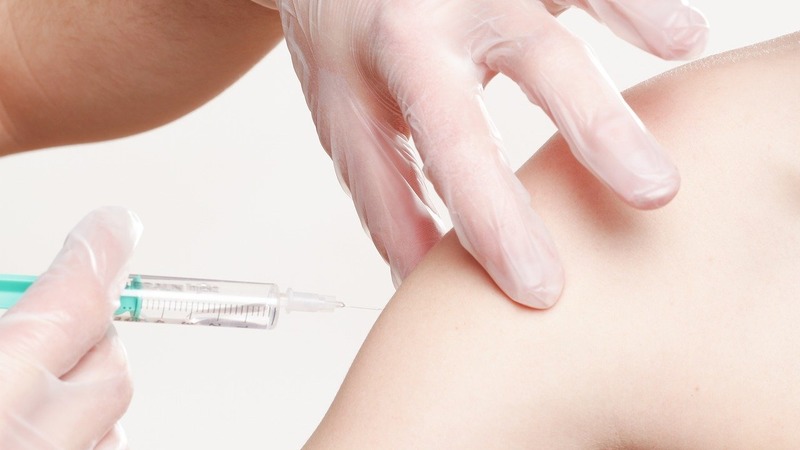 Турция планирует начать введение третьей дозы вакцины от COVID-19 в июле