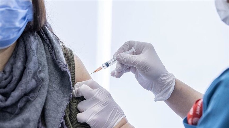 В Турции медработники и политики призвали людей пройти вакцинацию