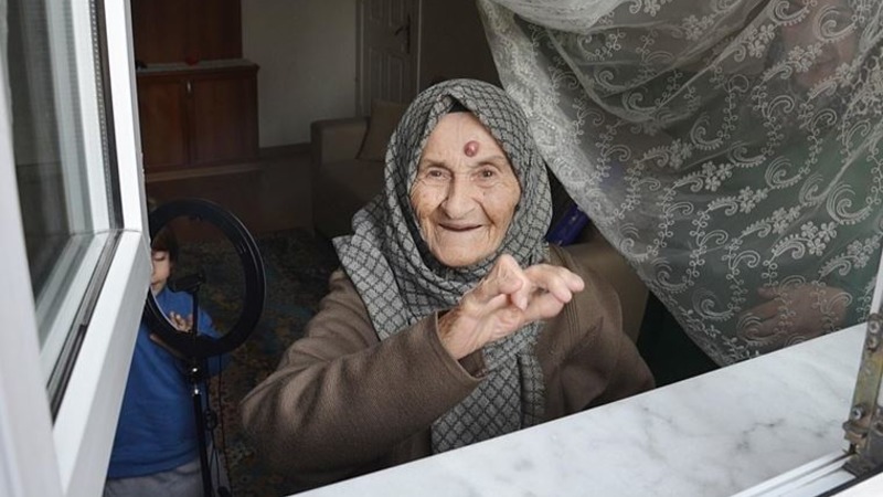 105-летняя турчанка поборола COVID-19 за пять дней