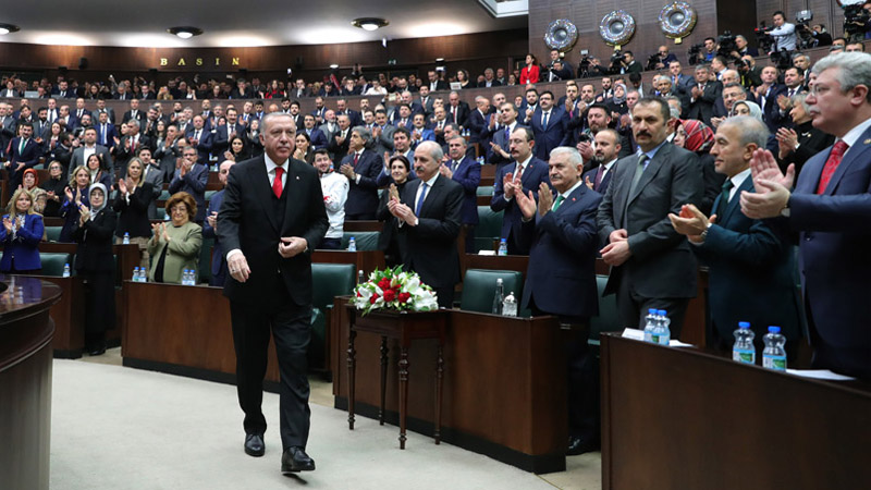 Партия Эрдогана подала в суд на Ахмета Шика за его слова о ПСР