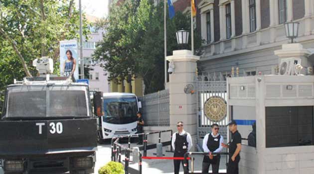 Полиция задержала парламентария из ФРГ на акции сексуальных меньшинств в Стамбуле