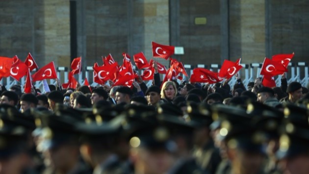 Об Ататюрке: Человеческая история не знает примера такой любви