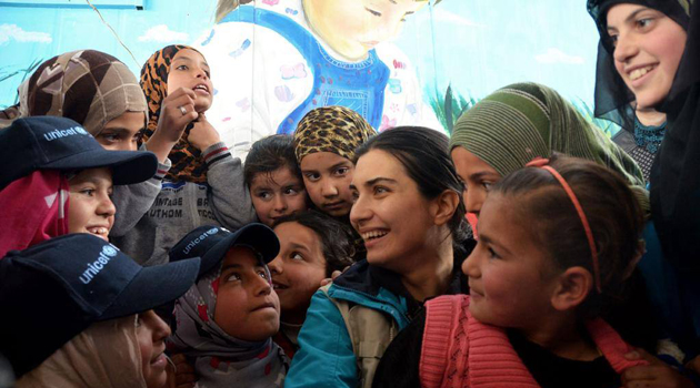 Туба Бюйюкюстюн посетила лагерь сирийских беженцев в Иордании