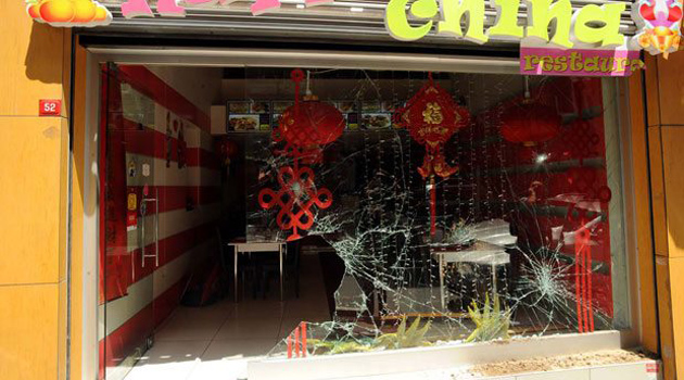 В Стамбуле разъярённая толпа напала на китайский ресторан