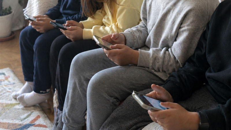 В Турции запретили соцсети для детей младше 15 лет