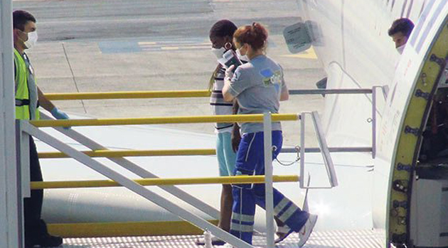 В стамбульский аэропорт прилетел пассажир с симптомами лихорадки Эбола