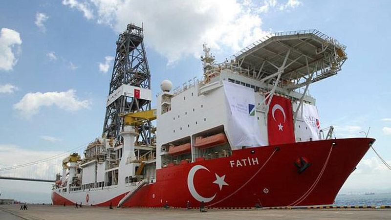 Турция начинает укладку труб в рамках проекта добычи газа в Черном море - газета