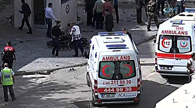 В городе Газиантеп у полицейского участка прогремел взрыв: один человек погиб