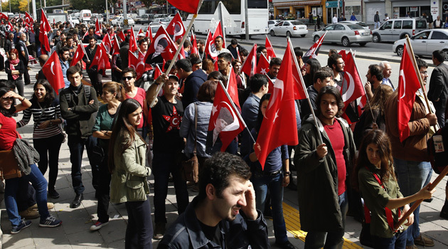 Исследование: Половина турецкой молодежи хочет уехать за границу