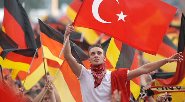 Опрос: 44% немецких турок лояльно относятся к Эрдогану