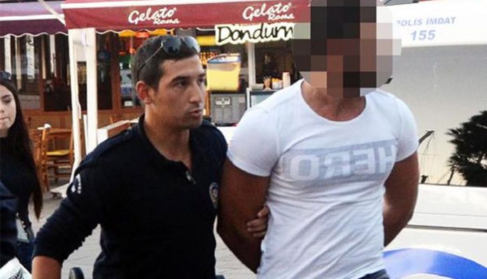 В Турции за ношение футболки с надписью «Герой» задержан ещё один человек