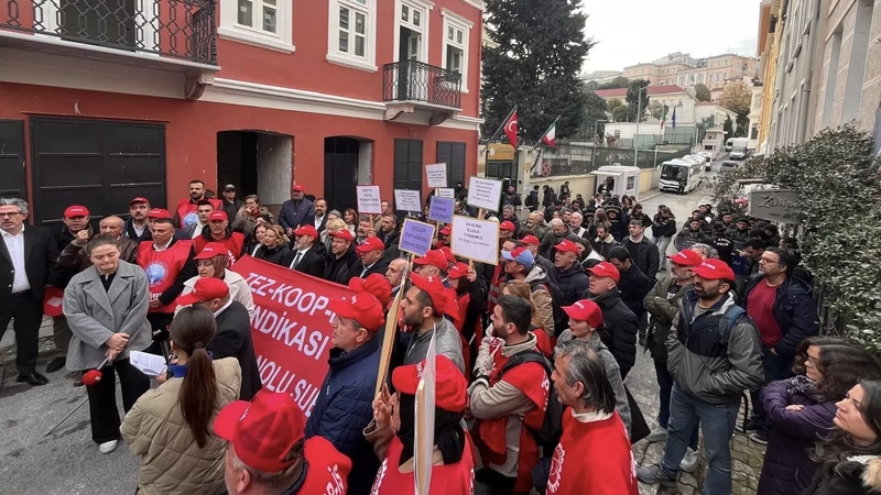 Турецкие учителя Итальянского лицея в Стамбуле объявили забастовку из-за разрыва в оплате труда