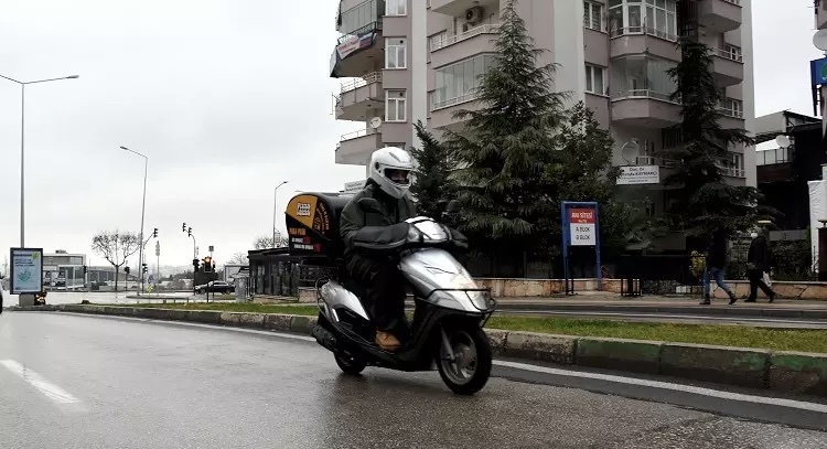 Мотокурьеры в Турции приостановили доставки на три дня из-за низкой зарплаты и проблем с безопасностью
