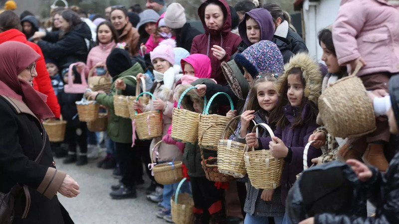 Турция отмечает праздник Ид аль-Фитр молитвами и торжествами на фоне наплыва туристов