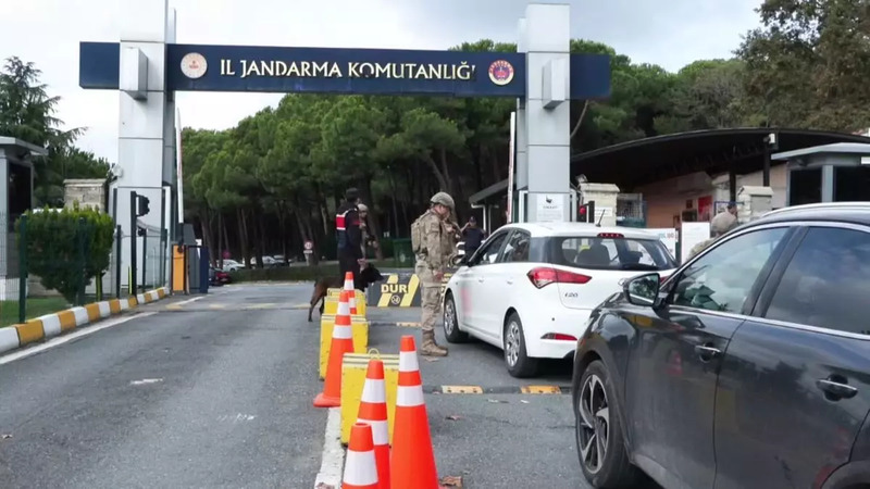 Звезда сериала “Постучись в мою дверь” Ханде Эрчел дала показания по делу о наркотиках