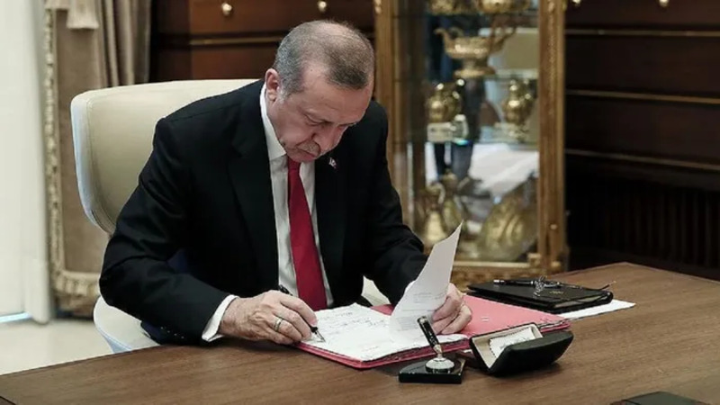 Эрдоган уволил некоторых крупных чиновников и назначил 11 ректоров