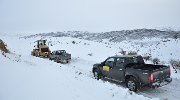 Сильный снегопад заблокировал дороги в сотнях деревень по всей Турции