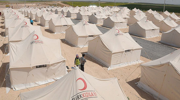 Число сирийских беженцев в лагерях превысило 100 тыс. человек