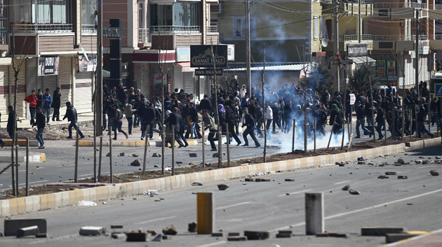 Один полицейский погиб и 36 получили ранения во время беспорядков на праздновании Навруза