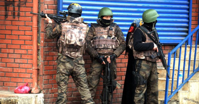 В Турции задержали трех боевиков, готовивших теракты
