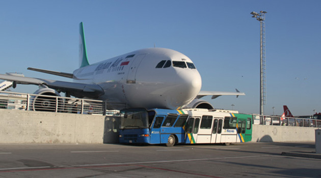 В аэропорту Стамбула самолёт врезался в ограждение